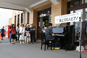 100streetpiano4.jpg